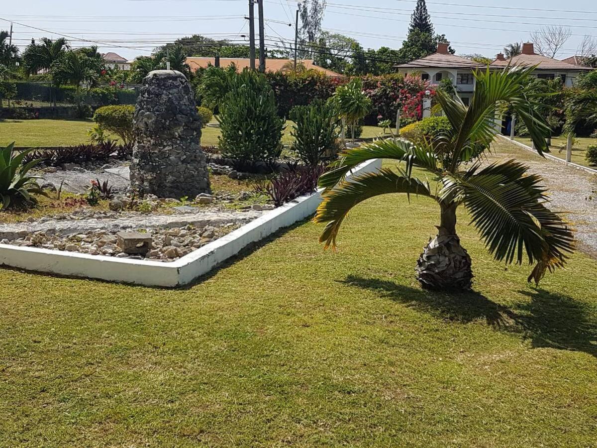 Ancella'S Garden Apartment-Beach-5Min Drive, 1 Hr Montego Bay, 25 Mins Ocho Rios, Continental Breakfast Runaway Bay Extérieur photo