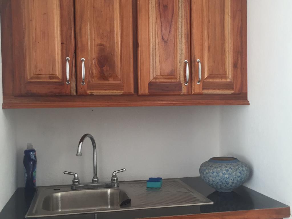 Ancella'S Garden Apartment-Beach-5Min Drive, 1 Hr Montego Bay, 25 Mins Ocho Rios, Continental Breakfast Runaway Bay Extérieur photo